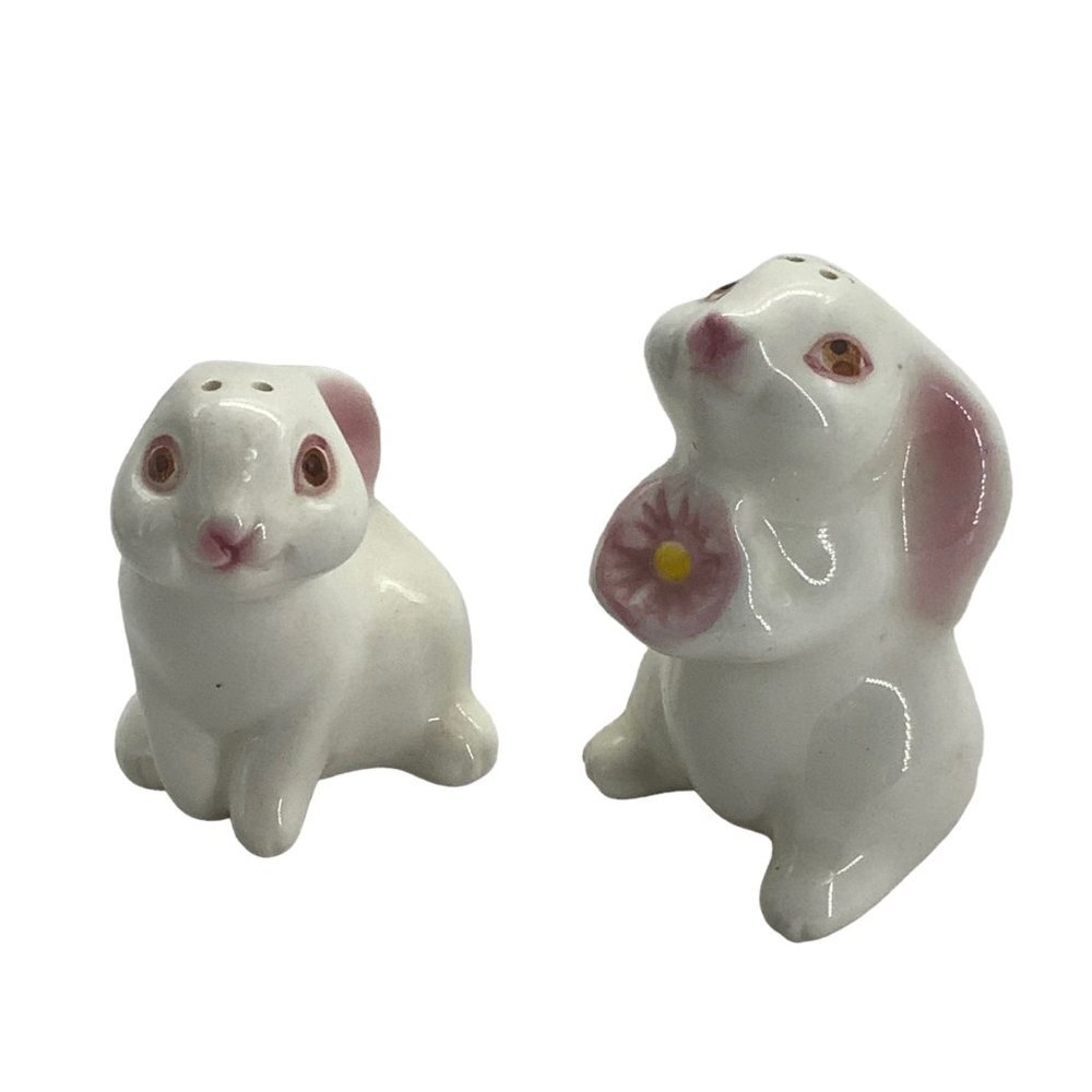 Vtg Avon 1983 Easter Bunny Rabbit with Flower Mates Salt and Pepper Shakers Set